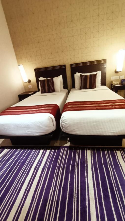 โรงแรมมาราซา สโรวร พรีเมียร์ ติรุปาติ ตีรูปาติ ภายนอก รูปภาพ A room at the hotel