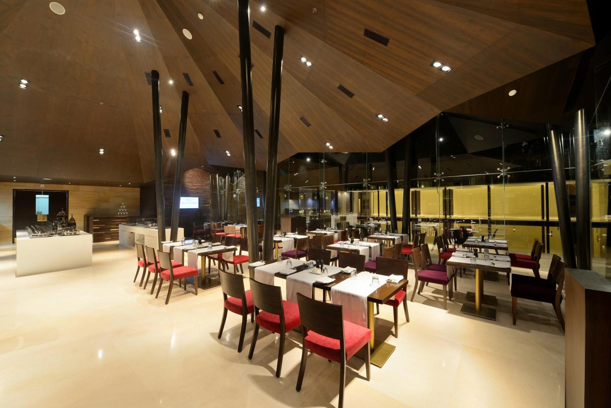 โรงแรมมาราซา สโรวร พรีเมียร์ ติรุปาติ ตีรูปาติ ภายนอก รูปภาพ The restaurant