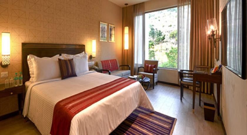 โรงแรมมาราซา สโรวร พรีเมียร์ ติรุปาติ ตีรูปาติ ภายนอก รูปภาพ A room at the Taj Bengal