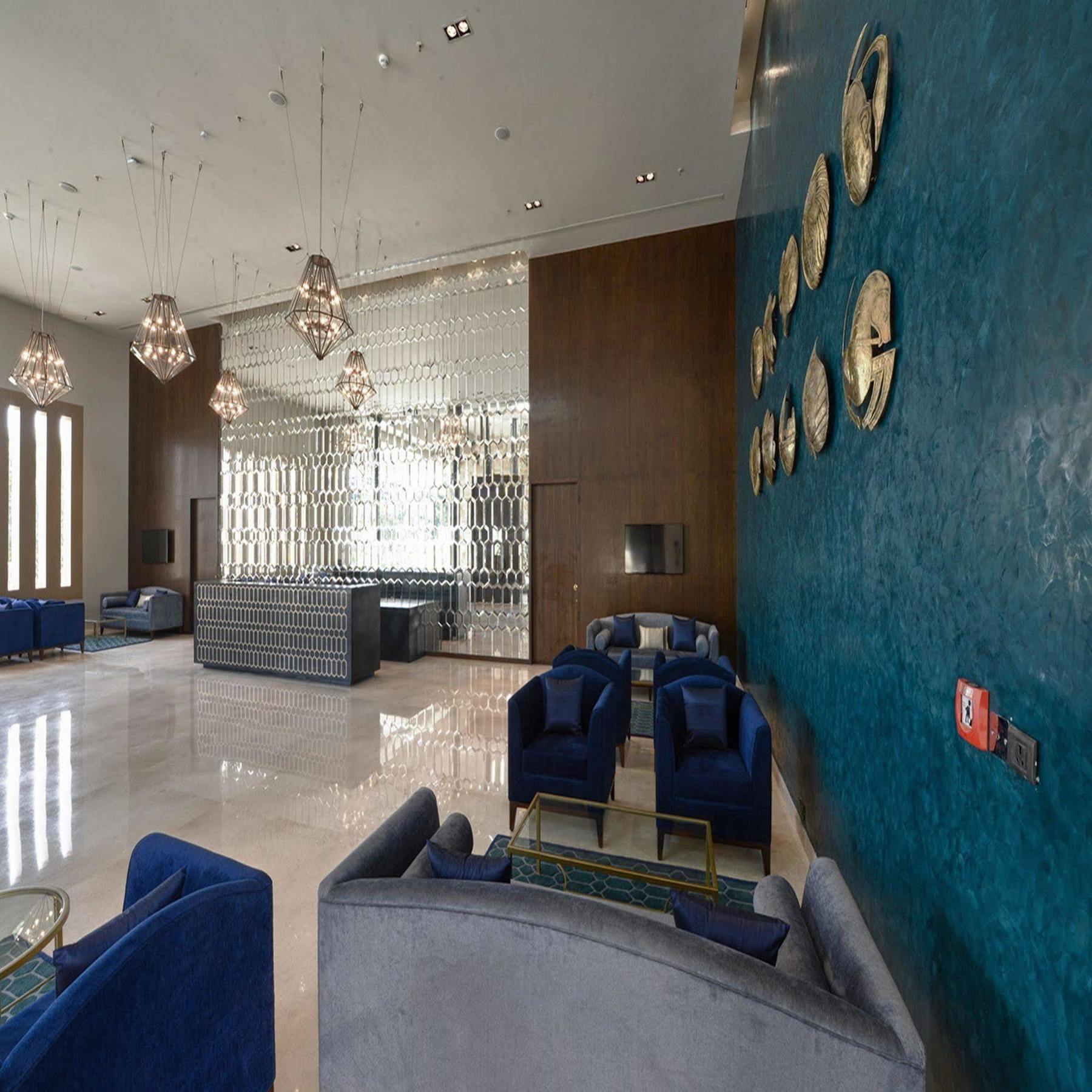 โรงแรมมาราซา สโรวร พรีเมียร์ ติรุปาติ ตีรูปาติ ภายนอก รูปภาพ The lobby of the hotel