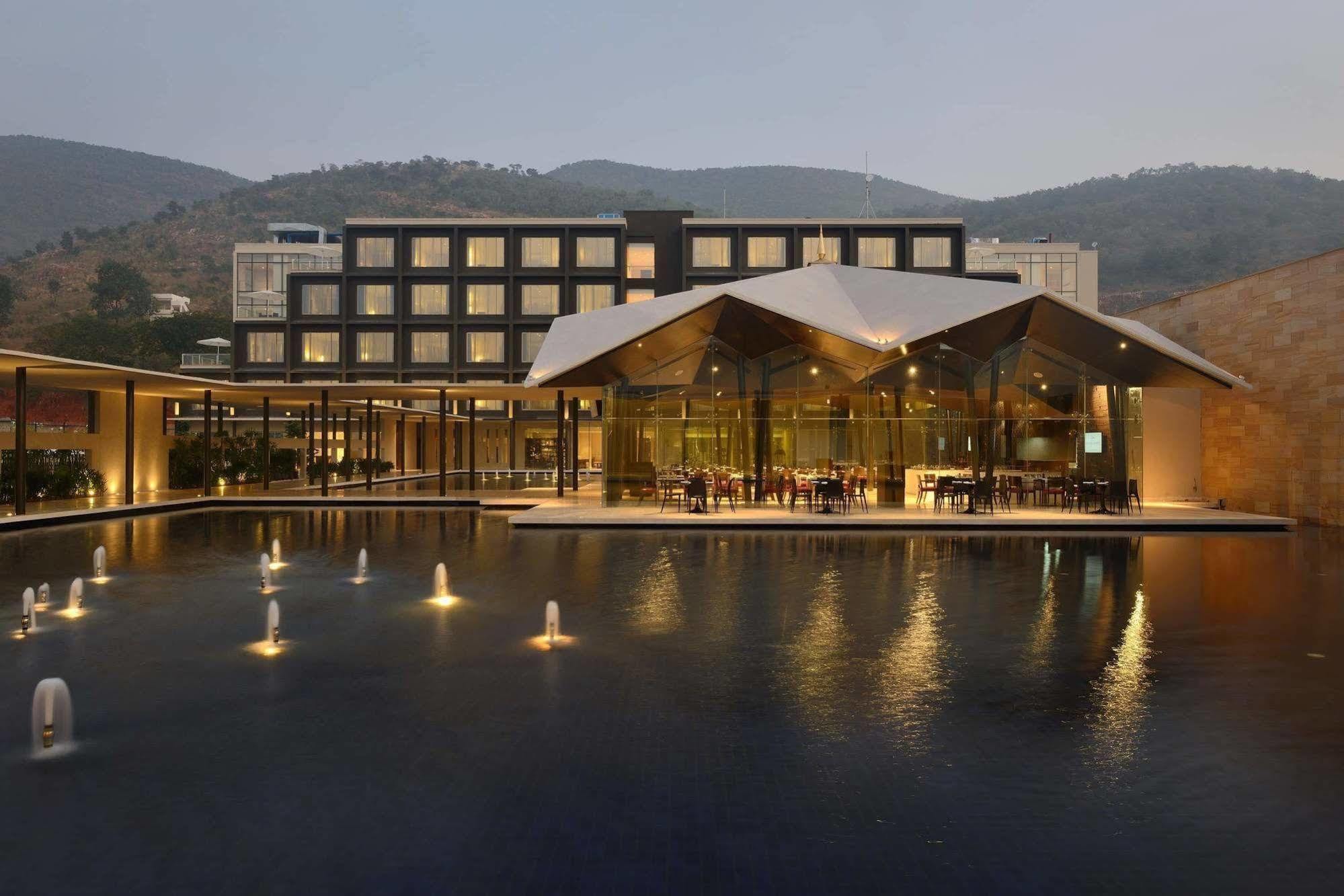 โรงแรมมาราซา สโรวร พรีเมียร์ ติรุปาติ ตีรูปาติ ภายนอก รูปภาพ The Park, Hyderabad