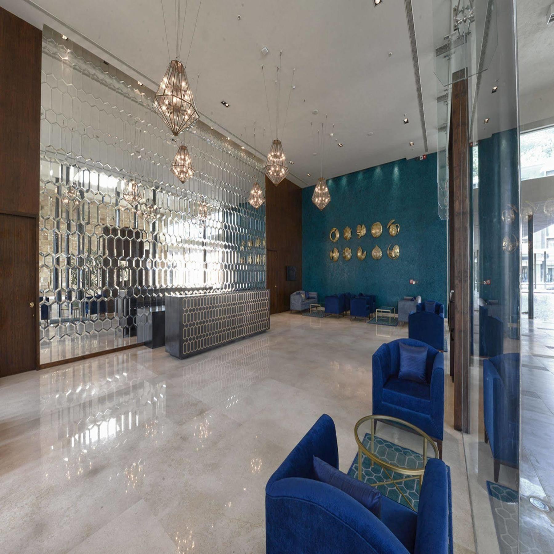 โรงแรมมาราซา สโรวร พรีเมียร์ ติรุปาติ ตีรูปาติ ภายนอก รูปภาพ The lobby of the hotel