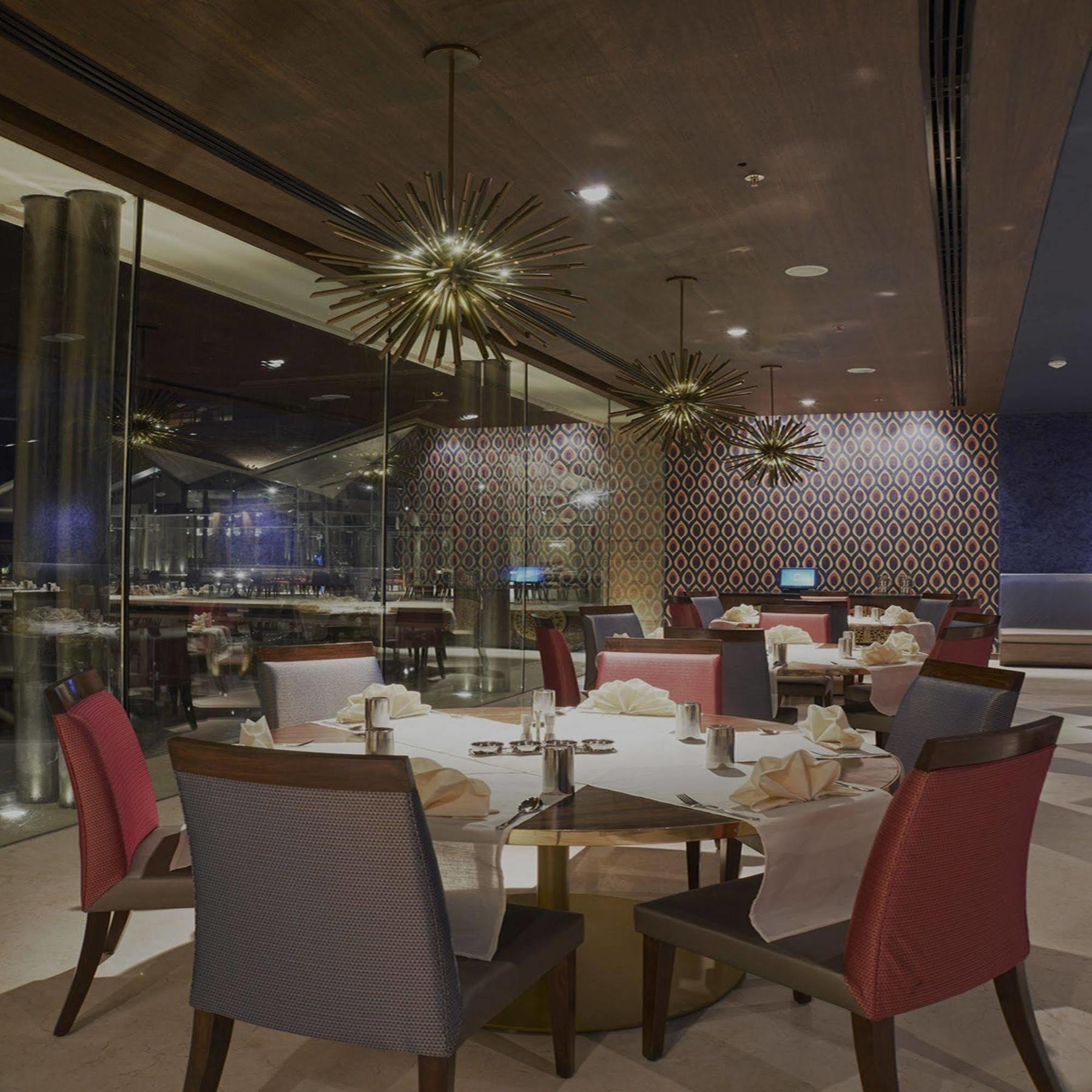 โรงแรมมาราซา สโรวร พรีเมียร์ ติรุปาติ ตีรูปาติ ภายนอก รูปภาพ The interior of the restaurant
