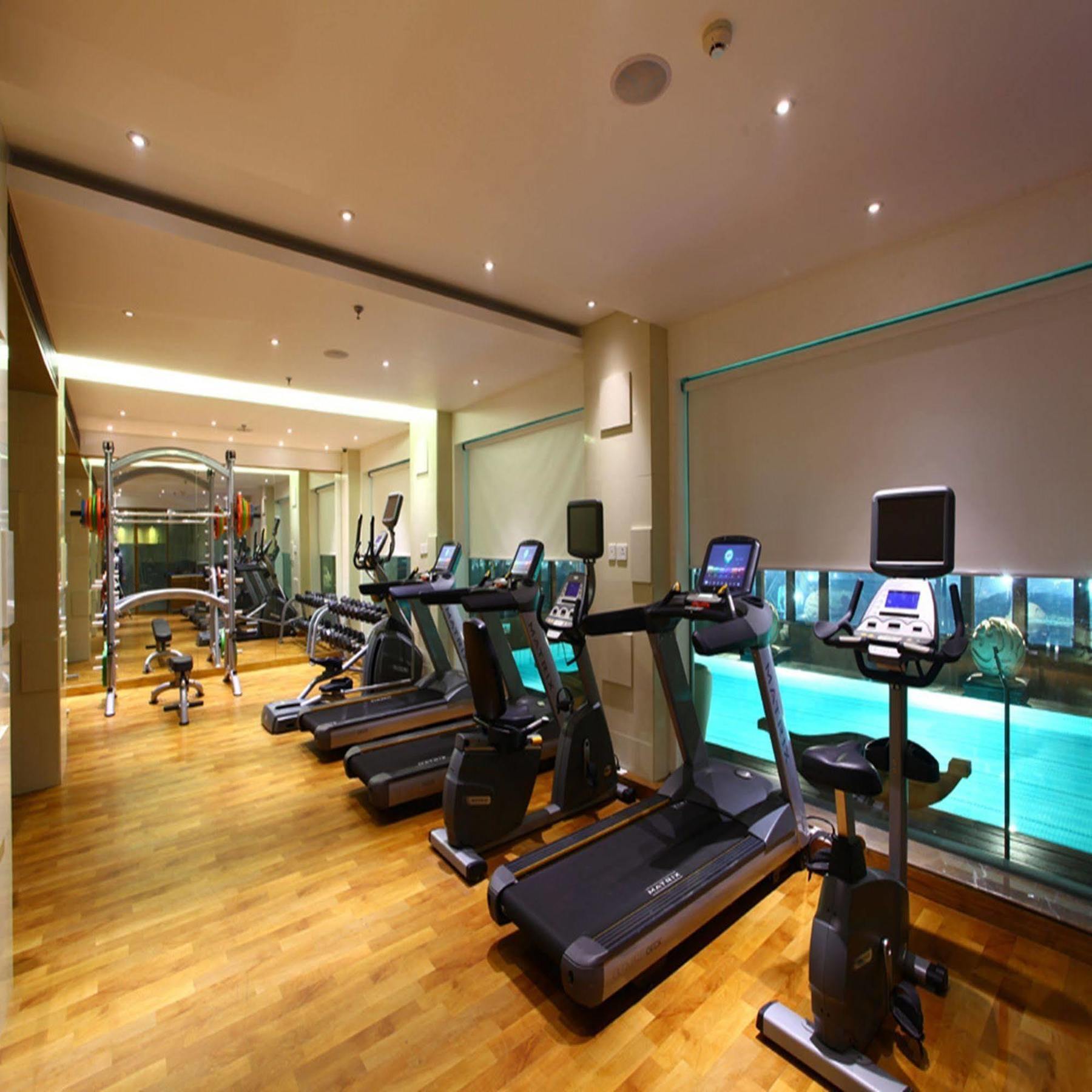 โรงแรมมาราซา สโรวร พรีเมียร์ ติรุปาติ ตีรูปาติ ภายนอก รูปภาพ A gym in a hotel