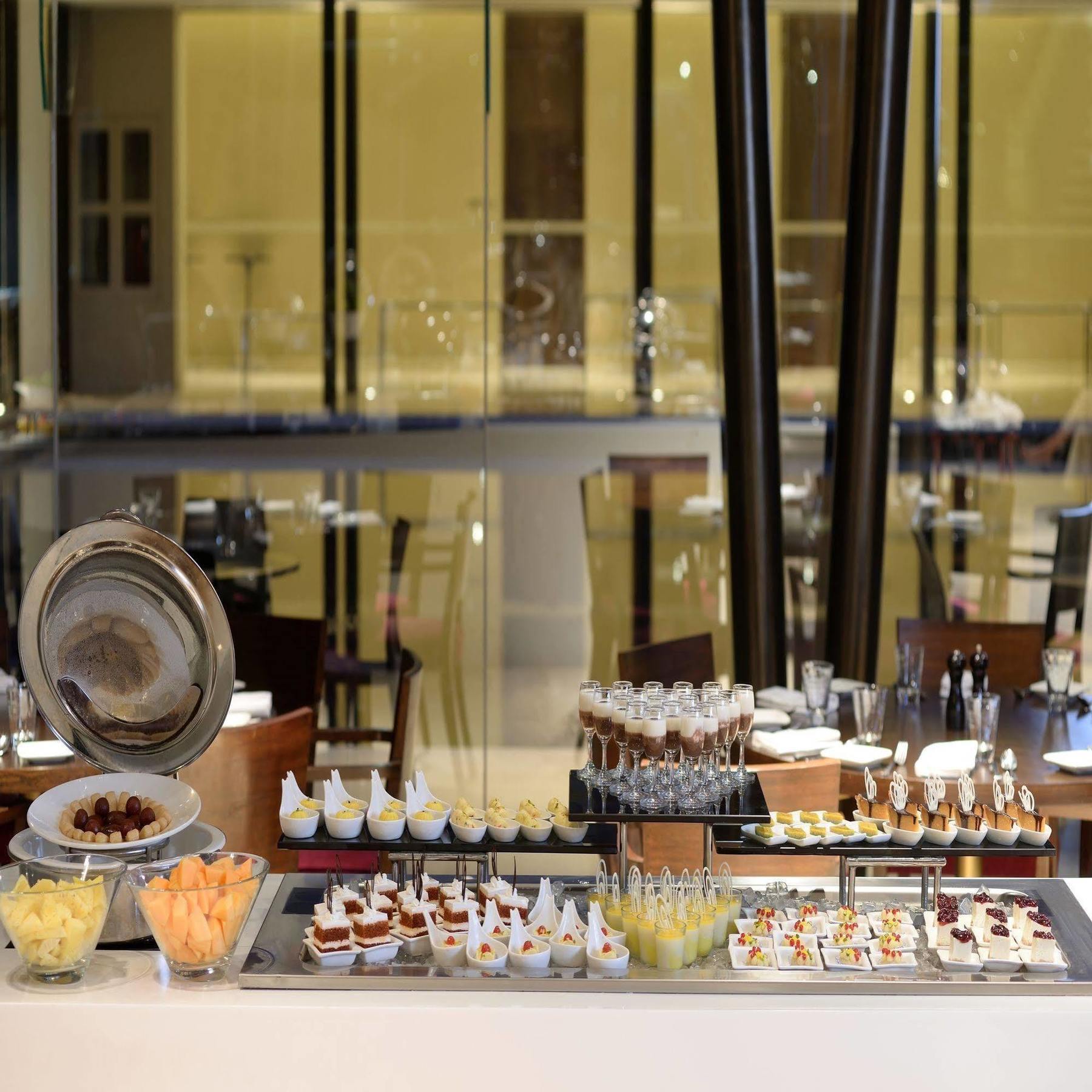 โรงแรมมาราซา สโรวร พรีเมียร์ ติรุปาติ ตีรูปาติ ภายนอก รูปภาพ The restaurant